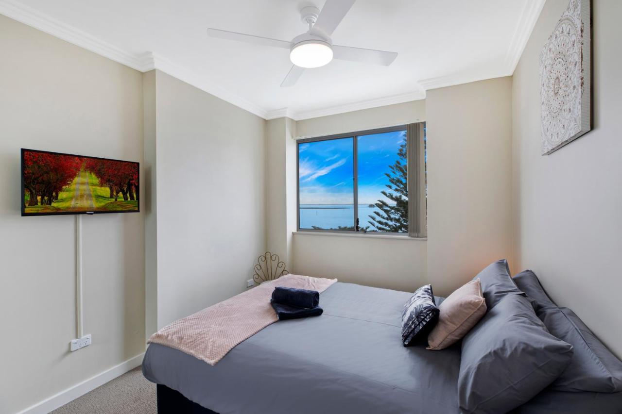 Lakeside Waterfront Apartment The Entrance ภายนอก รูปภาพ